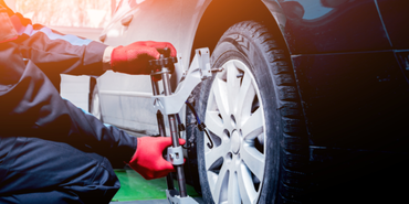 5 Signs that Show your Vehicle Needs Wheel Alignment Service